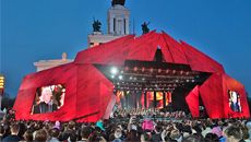 Концерт Дмитрия Хворостовского и академического ансамбля песни и пляски внутренних войск  МВД России «Песни военных лет»